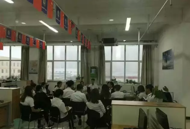  家人们激烈讨论