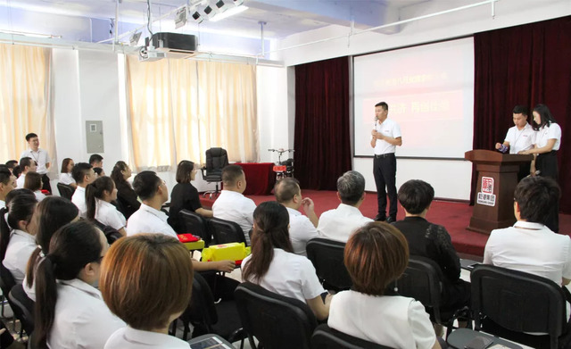 乾港集团八月员工表彰大会 乾港集团八月员工表彰大会